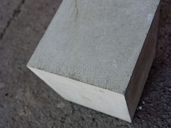 Beton-Sockel-Sandsteinoptik